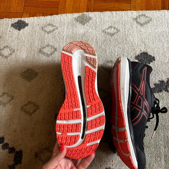 black and orange Asics worn once - Picture 3 of 7